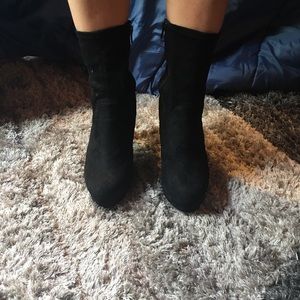 Black boot size 8.5